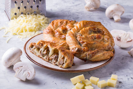 Plăcintă cu MOZZARELLA ȘI CIUPERCI