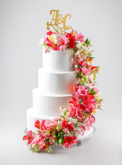 Tort pentru nunta cu flori vii